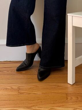 Naturalizer Genuine Leather Upper Black Pointed Toe Mules Block Heel Size 6.5